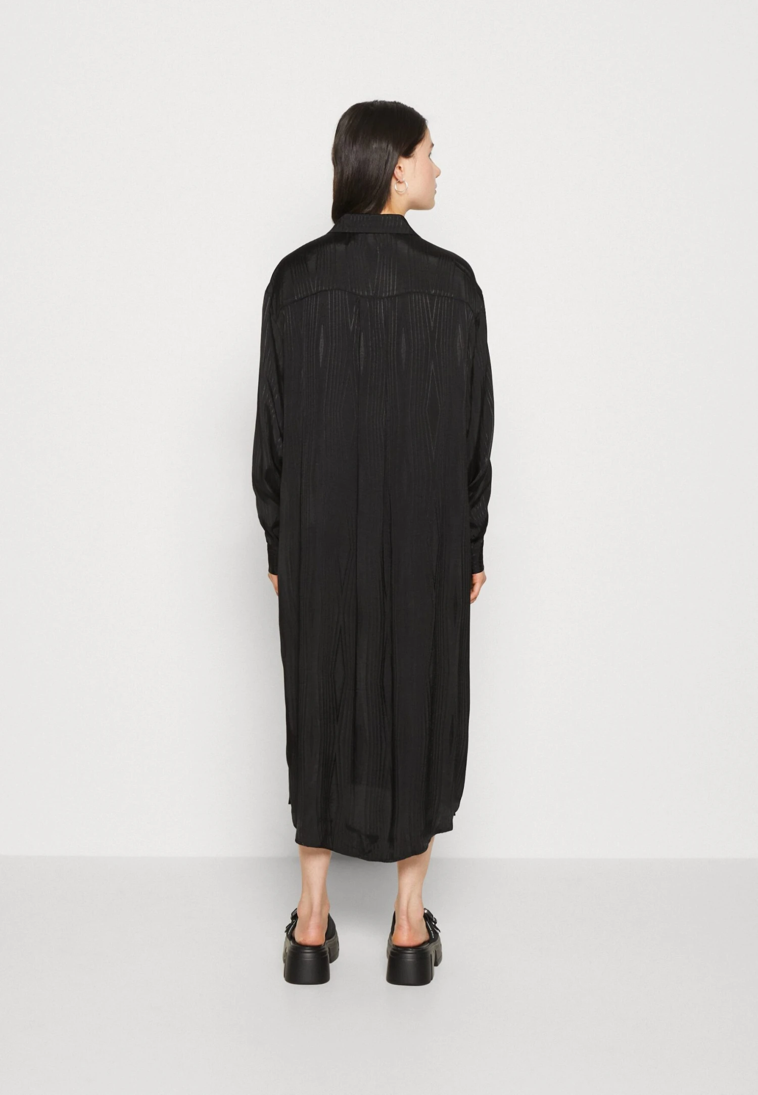 Monki Blousejurk - Black Jaquard 5 Monki Blousejurk - Black Jaquard - Afbeelding 3