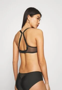 Chantelle Chic Essential Spacer - Beugel Bh - Schwarz 12 Chantelle Chic Essential Spacer - Beugel Bh - Schwarz -Selecteer Dameswinkels 0a772ffc75f842f594a477e8f05ea9ee