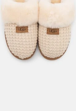 Ugg Cozy - Pantoffels - Cream -Selecteer Dameswinkels 0ba294fceeec41fb9fb38426add47e61