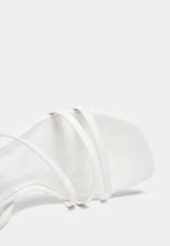 PULL & BEAR Absatz Mit Gekreuzten Riemen - Sandalen - White -Selecteer Dameswinkels 11f9646f3a214e7f86b757e545cf53b7