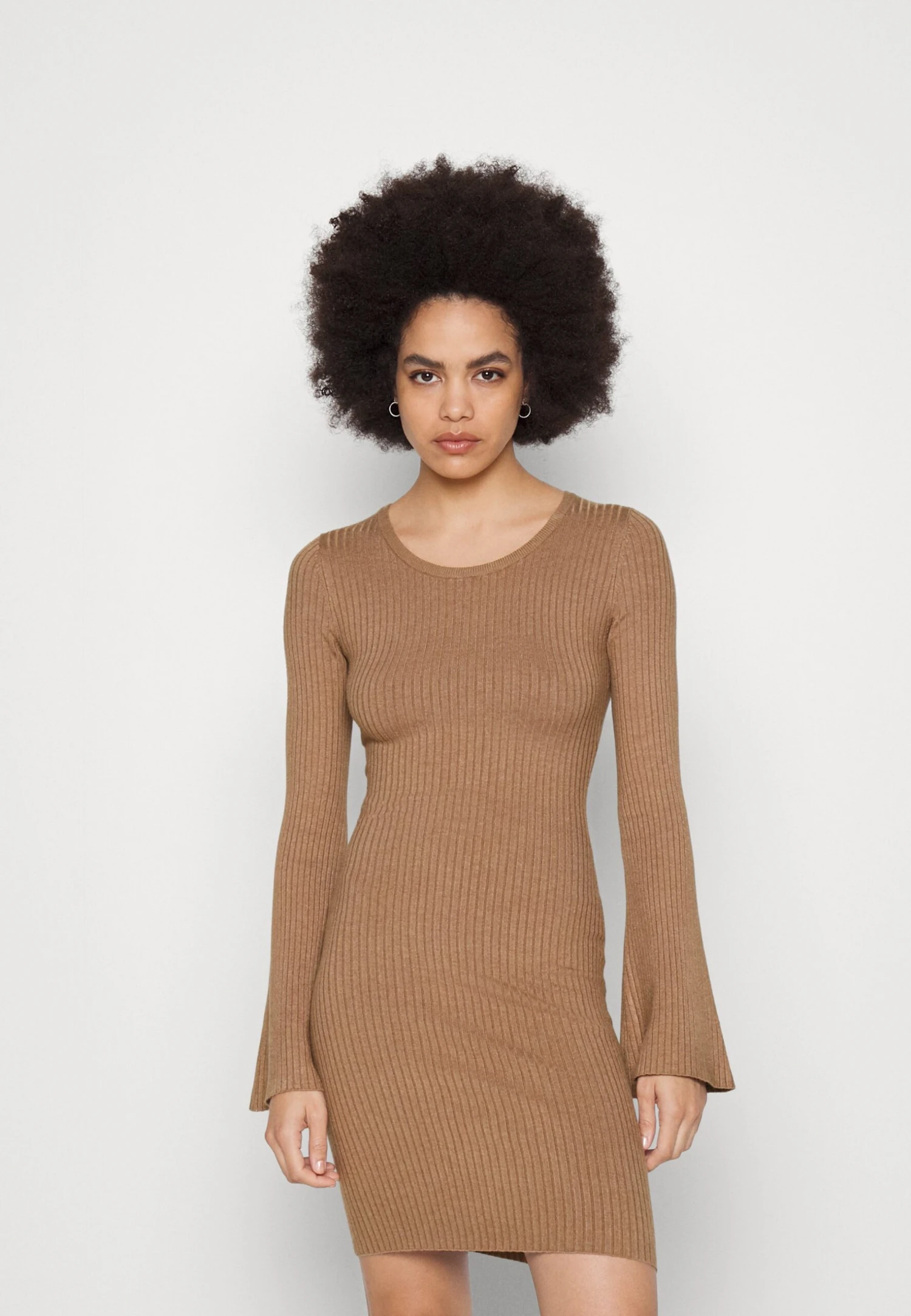 Even&Odd Knit Loose Fit Flared Sleeves Dress - Gebreide Jurk - Camel 3 Even&Odd Knit Loose Fit Flared Sleeves Dress - Gebreide Jurk - Camel