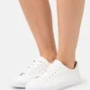 ESPRIT Sneakers Laag - Off White -Selecteer Dameswinkels 24c0f7cbafc64a40aba14cad80883d16