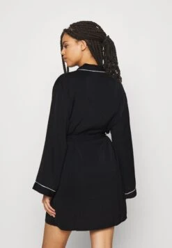 Anna Field Amanda Satin Dressing Gown - Badjas - Black -Selecteer Dameswinkels 2ed7ad8212184e4ca1dc1b97ba75f567