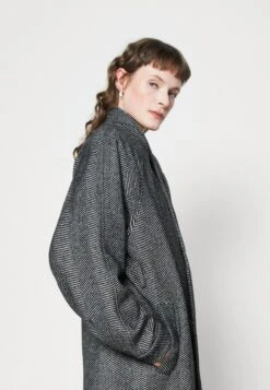 Gestuz Farren Coat - Mantel - Black/White -Selecteer Dameswinkels 38d1ca97c4c044d1801280b582a49b06