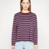 Monki Longsleeve - Dark Red/Blue 1 Monki Longsleeve - Dark Red/Blue -Selecteer Dameswinkels 3ea7106a5b974c61bbeac878d0a8eb63