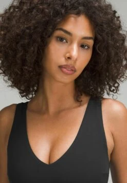 Lululemon Align™ V-Neck C/D - Sport-Bh Met Medium Support - Black 10 Lululemon Align™ V-Neck C/D - Sport-Bh Met Medium Support - Black -Selecteer Dameswinkels 42795b754b80489c98cb3ca761763e2c