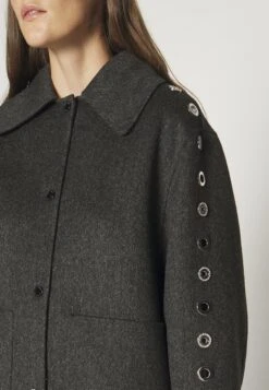 Sandro Oversize Double Face Coat With Eyelet - Halflange Jas - Gris Foncé 15 Sandro Oversize Double Face Coat With Eyelet - Halflange Jas - Gris Foncé -Selecteer Dameswinkels 4979a1a26384441081c4615dce6089ac