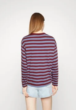Monki Longsleeve - Dark Red/Blue 10 Monki Longsleeve - Dark Red/Blue -Selecteer Dameswinkels 4c5e37382bf04b86907a21ac823393e8