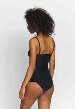 Chantelle Hemd - Schwarz 9 Chantelle Hemd - Schwarz -Selecteer Dameswinkels 5414217804414a8780e7a15dde8c01ff