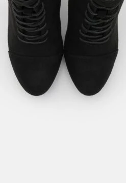 Veterboots - Black -Selecteer Dameswinkels 5d1877a5c2284f108017bb41a585090f