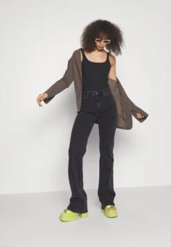Flared Jeans - Black Denim -Selecteer Dameswinkels 62034efe5f3347339b9f3b99b2f4e0f5