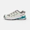 Salomon Xa Pro 3D V9 - Trail Hardloopschoenen - Gull/White/Bleached Aqua 2 Salomon Xa Pro 3D V9 - Trail Hardloopschoenen - Gull/White/Bleached Aqua -Selecteer Dameswinkels 6bc25134299543bab0ecf0802b81f57f