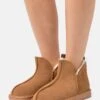 Pier One Leather- Pantoffels - Cognac 1 Pier One Leather- Pantoffels - Cognac -Selecteer Dameswinkels 6eff35c3cb7e4f93bb4d99616e30a8c3