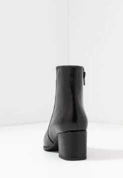 Anna Field Leather - Korte Laarzen - Black 14 Anna Field Leather - Korte Laarzen - Black -Selecteer Dameswinkels 728bd49fd0604d5f9c7b683a8852520a