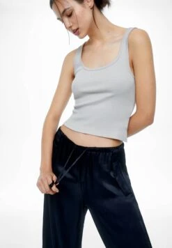 PULL & BEAR Satin Parachute - Broek - Mottled Black 11 PULL & BEAR Satin Parachute - Broek - Mottled Black -Selecteer Dameswinkels 8be82a7c1e5443c891440162c3358830