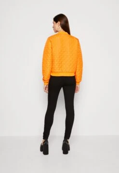 Noisy May Nmvivi- Bomberjacks - Vibrant Orange -Selecteer Dameswinkels 904cb314623d43ab96b554a2d22b95ac
