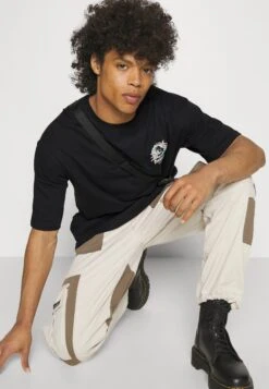 YOURTURN Unisex - T-Shirt Print - Black -Selecteer Dameswinkels a4ed8a83e71f487aa66da77976e90779