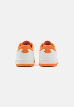 Sneakers Laag - White/Orange 11 Sneakers Laag - White/Orange -Selecteer Dameswinkels b768a6b6e70c4437b497c334a5073b87