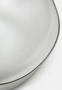 Furla Primavera Shoulder Bag - Handtas - Silver-Coloured 10 Furla Primavera Shoulder Bag - Handtas - Silver-Coloured -Selecteer Dameswinkels c22ec9dcf4084528ae80e463aae4517d