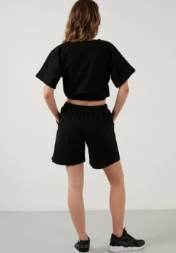 LELA Two Piece Set - Regular Fit - Shorts - Black 8 LELA Two Piece Set - Regular Fit - Shorts - Black -Selecteer Dameswinkels c3dd892478e6410f9403a7307ff599ee