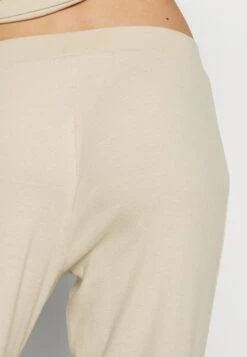 Anna Field Pyjama - Off-White -Selecteer Dameswinkels d12046b5d132415aa9645e8d17980ce0